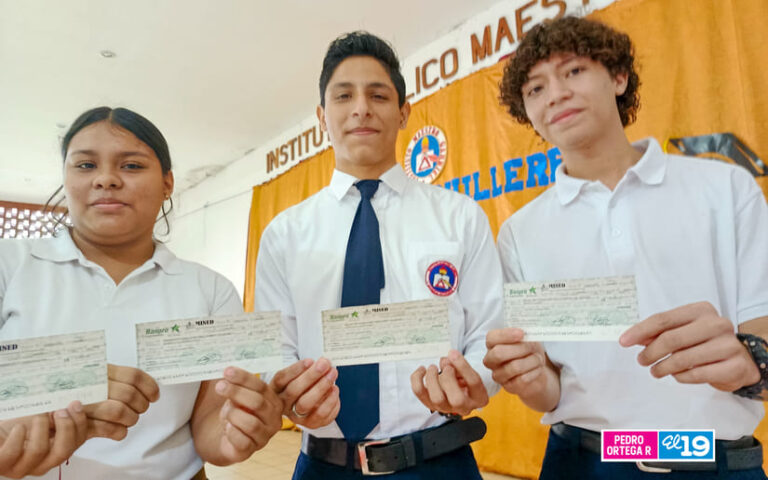 Continúa la entrega del Bono de Bachiller en Managua