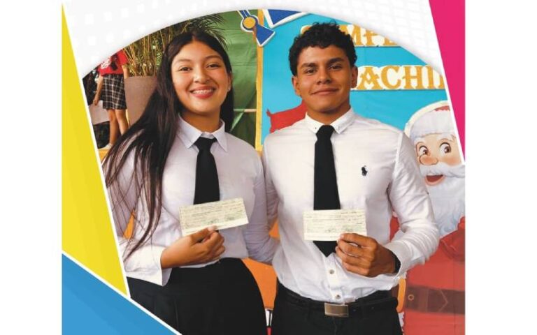 (+ Fotos) Entrega del Bono Presidencial a jóvenes bachilleres de los Centros Educativos Públicos
