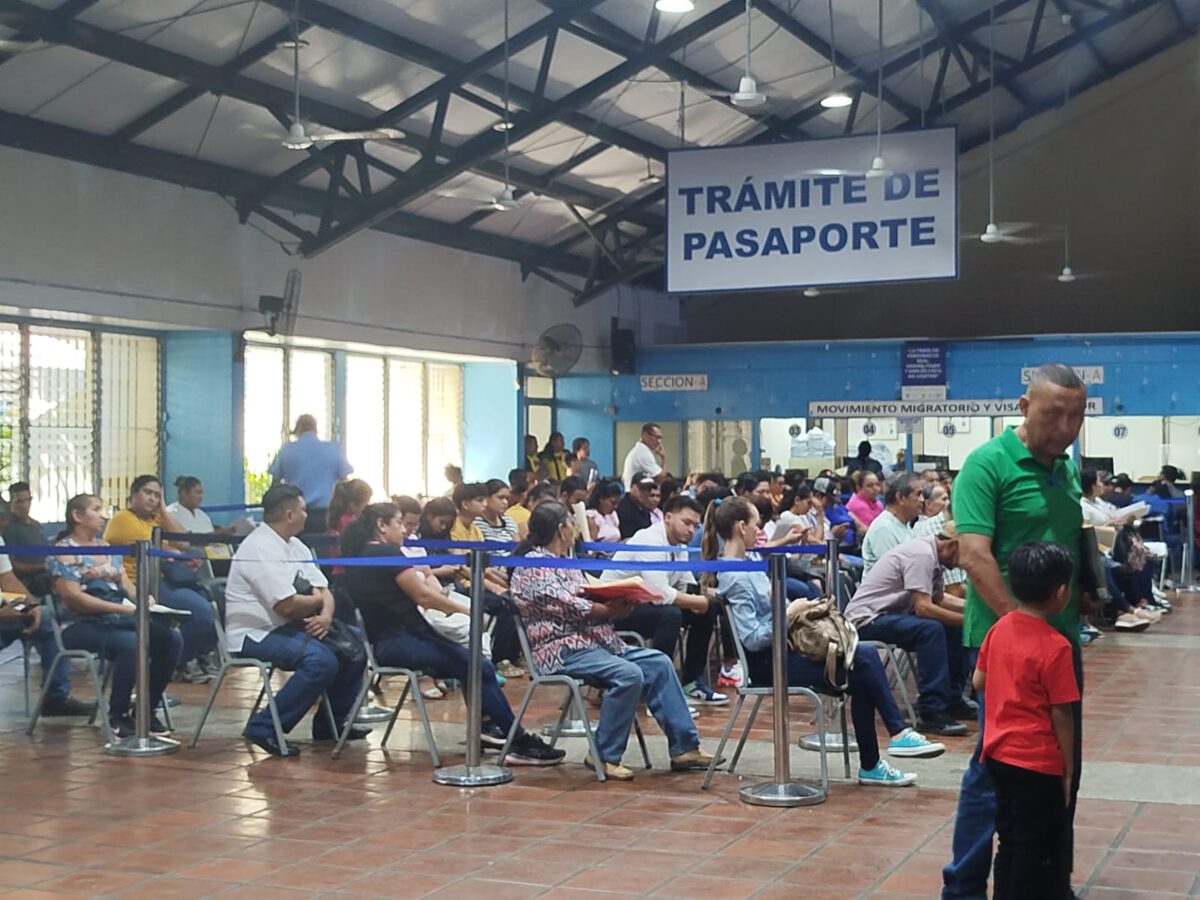 Dirección de Migración y Extranjería.