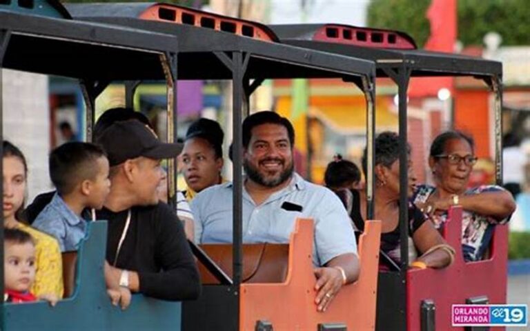 Familias disfrutan en el Puerto Salvador Allende