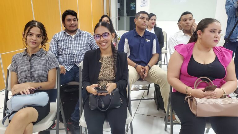 Certifican a estudiantes que culminaron el taller de creación de contenido 