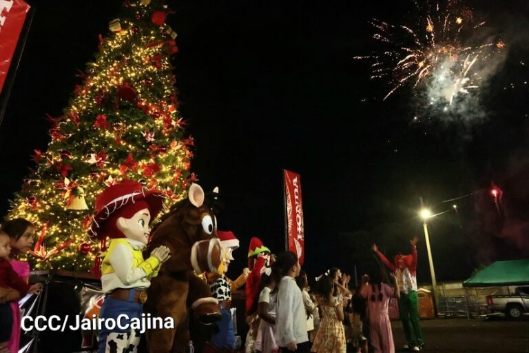 Feria Ganadera inauguró el Árbol Navideño