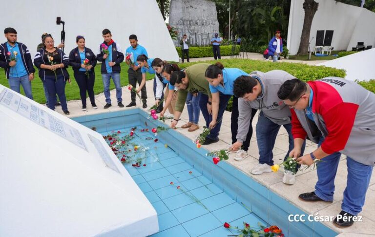 Nicaragua rinde homenaje a Carlos Fonseca Amador