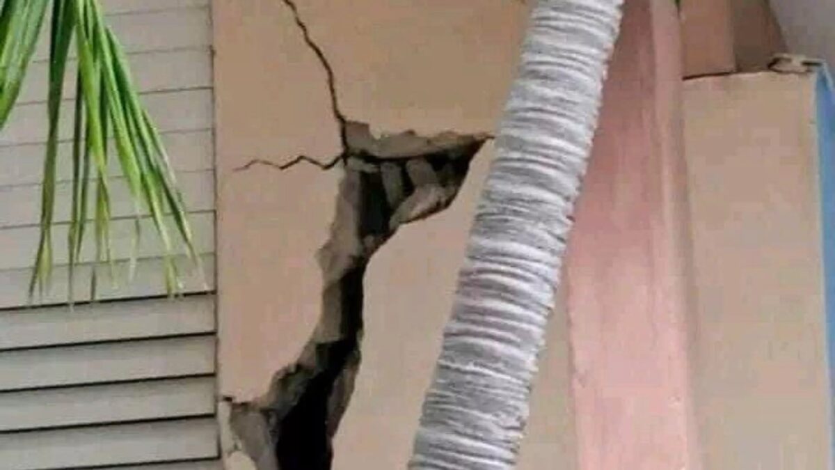 Daños materiales a viviendas y otras instalaciones son parte de los daños causados por dos fuertes sismos registrados en el oriente de Cuba el pasado 10 de noviembre.