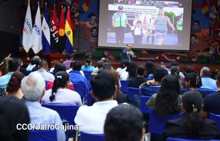 Imparten Conferencia Magistral sobre “Pedagogía del Aprendizaje”