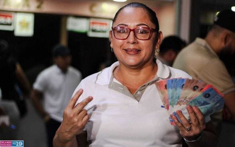 Trabajadores del Estado reciben su aguinaldo