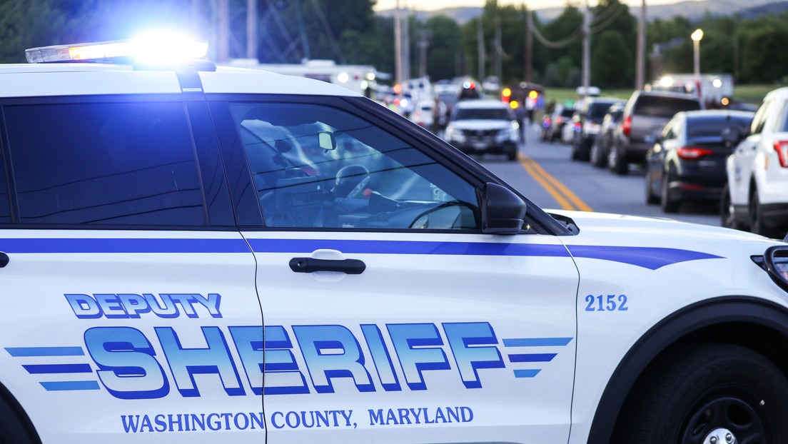 Exmaestra abusa de su alumno sexualmente hasta en su casa