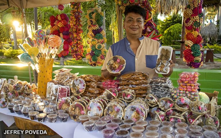 Como parte de las actividades decembrinas, se llevó a cabo la Feria de las Cajetas en el Puerto Salvador Allende.