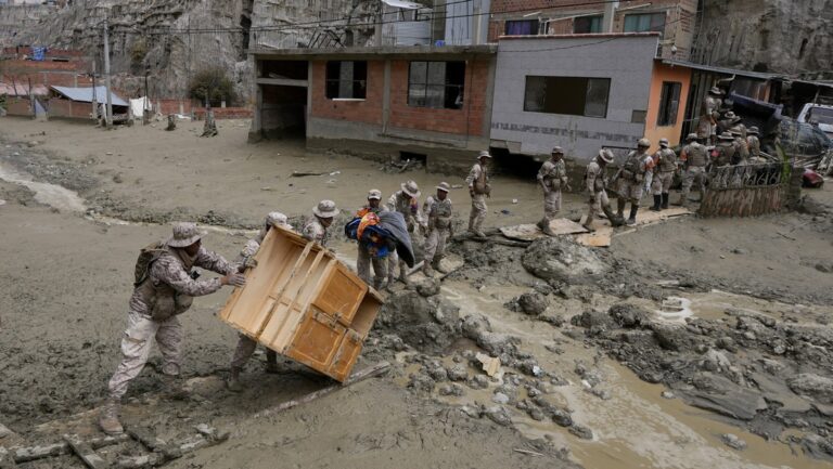 Fuertes lluvias en Bolivia dejan estragos
