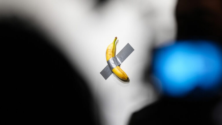 Se come la banana que le costó 6.2 millones de dólares