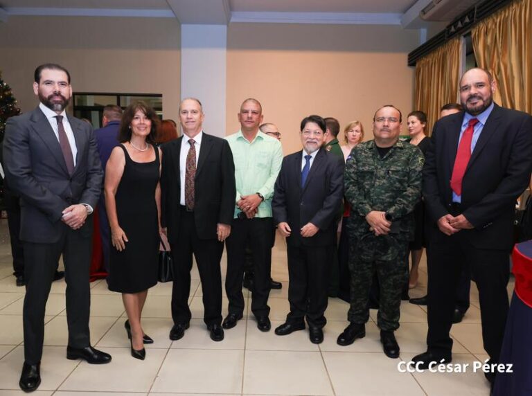 Conmemoran aniversario del desembarco de Granma