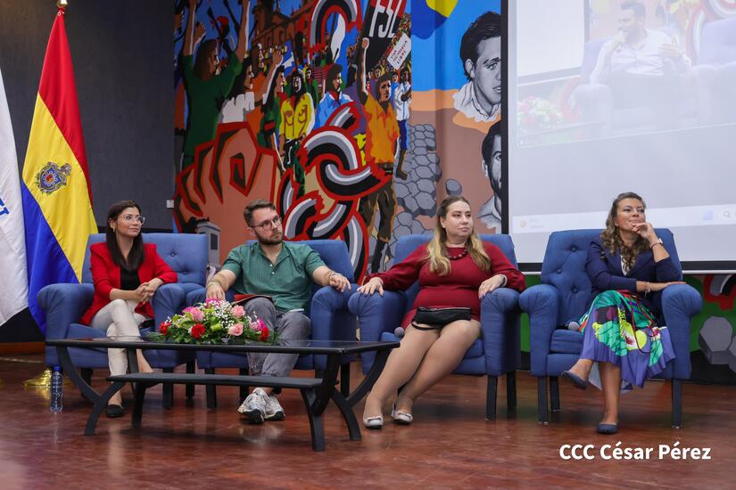 Vicepresidenta saluda a periodistas de Sputnik