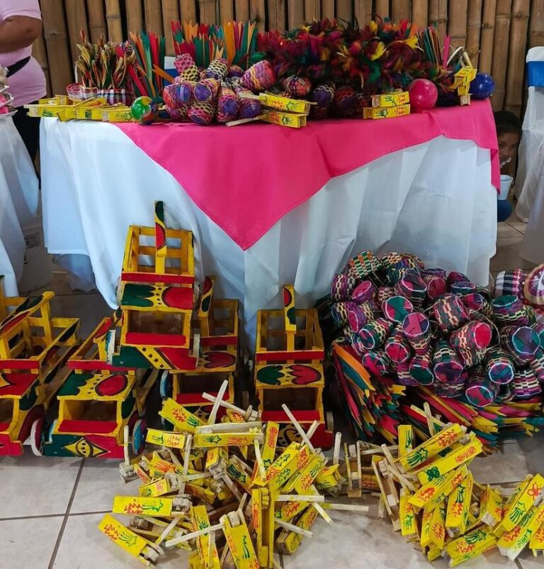 Emprendedores protagonizan rueda de negocios con productos decembrinos 