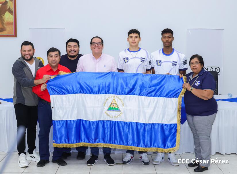 Abanderan a Selección Nacional de Voleibol