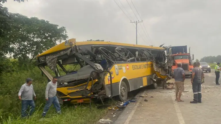Accidente de autobús deja como saldo 16 fallecidos en Ecuador