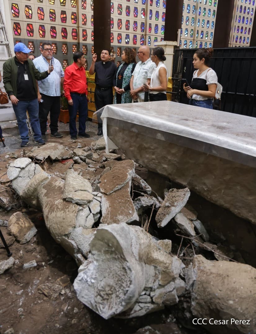 Se cae la imagen del Cristo Resucitado que presidía el altar mayor de la iglesia de Santo Domingo
