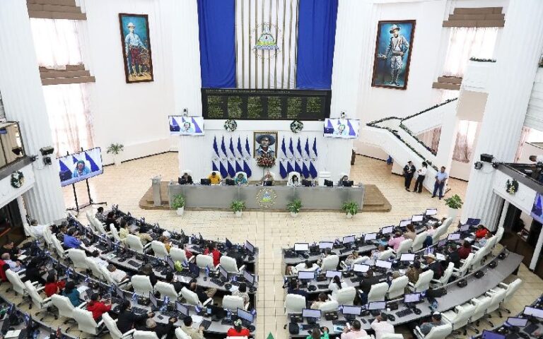 Asamblea continúa  con la aprobación a la reforma de la Constitución