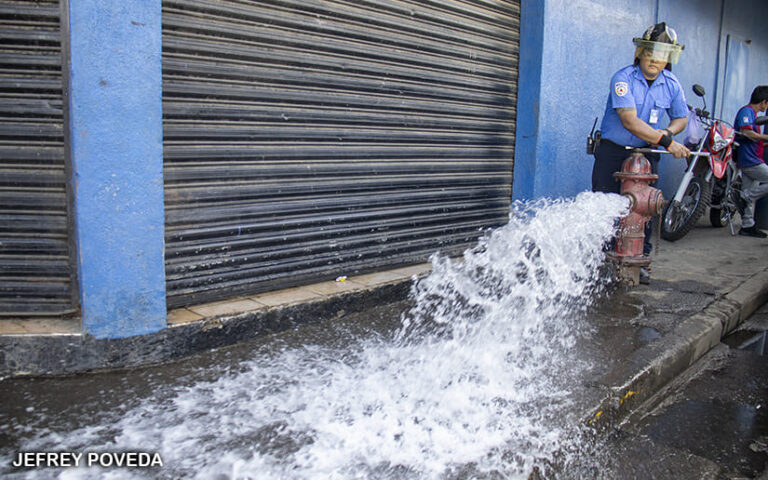 Bomberos realizan inspección de seguridad en el Mercado Oriental