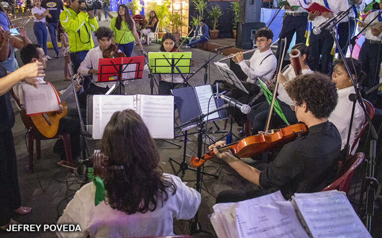 MINED celebra concierto Mariano en la Avenida Bolívar
