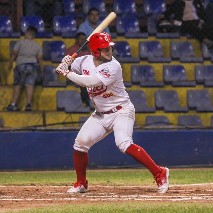 El Tren noquea al Bóer y se aleja de los Gigantes