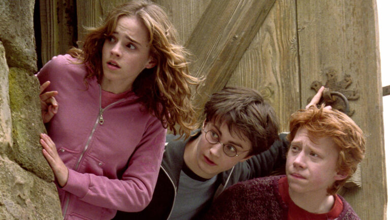 Hombre interpretar el papel de la joven maga Hermione