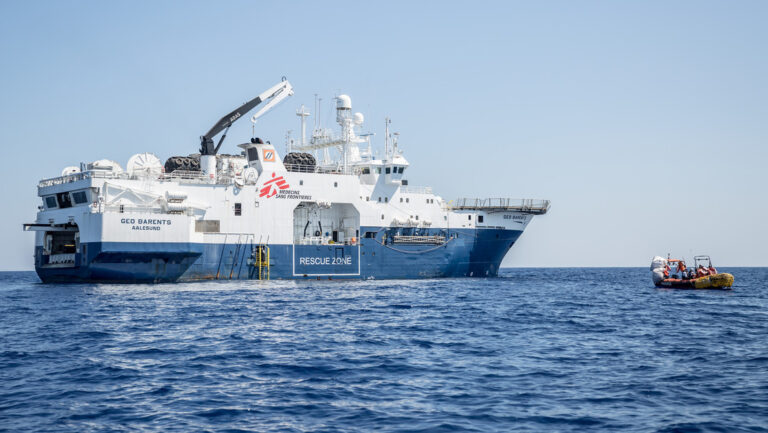 Hombres armados secuestran a decenas de migrantes