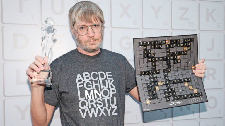 No sabe hablar español, pero ganó Campeonato Mundial de Scrabble