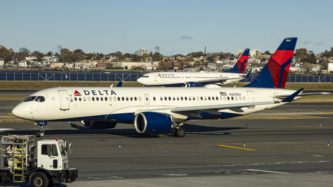 Mujer logra viajar sin boleto de Nueva York a París