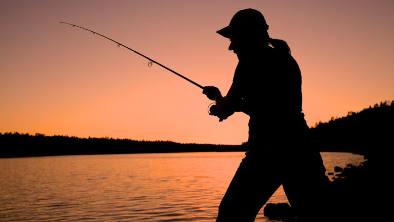 Pescador héroe rescata a mujer con su Anzuelo en Sudáfrica