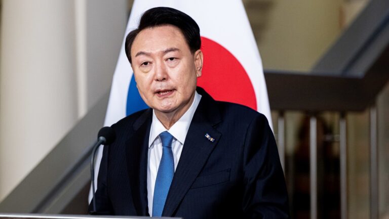 Presidente de Corea del Sur será investigado por traición