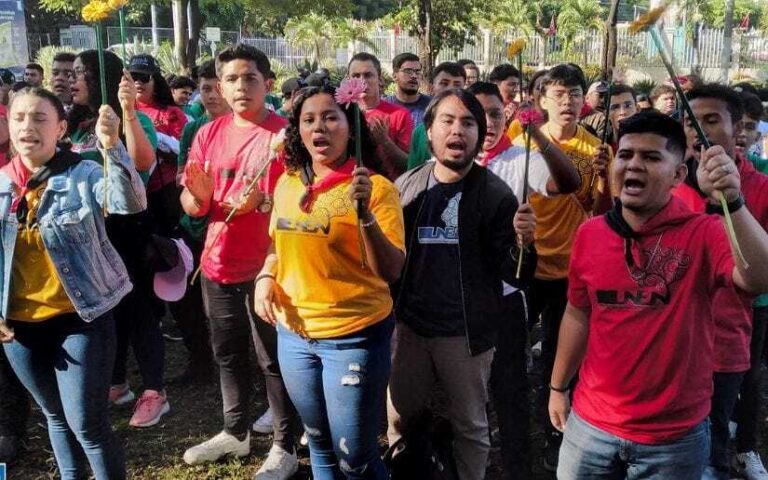 Rinden tributo a los Mártires Estudiantiles del 6 por ciento