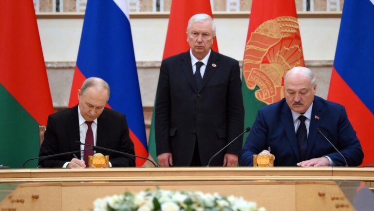 Rusia y Bielorrusia firman acuerdo para proteger la seguridad  