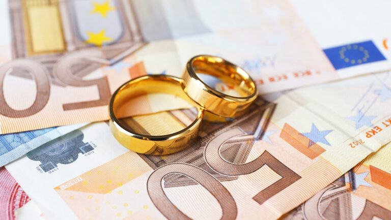 Pareja se divorcian 12 veces para recibir pensión