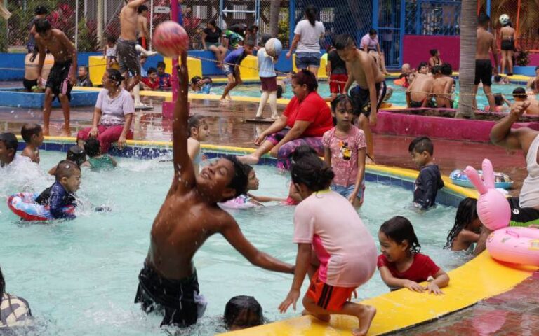 Turistas nacionales y extranjeros visitan Centro Xilonem