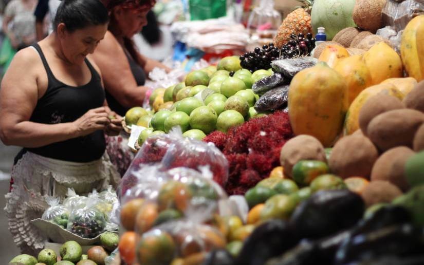 Comerciantes ofrecen variedad en frutas