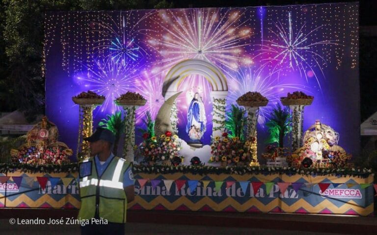 Nicaragüenses honran a la Virgen María