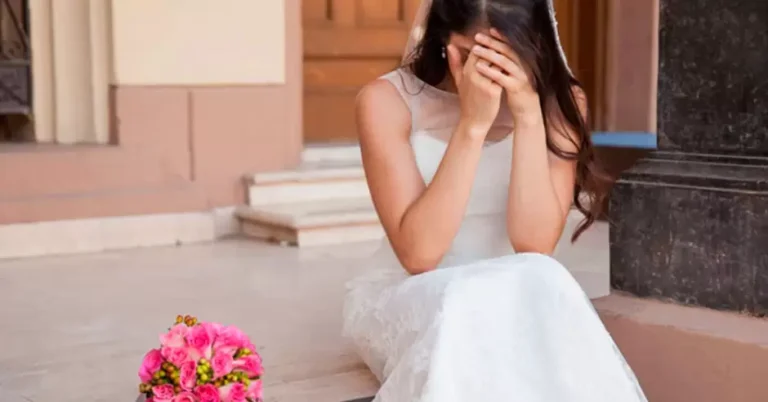 Cancela la luna de miel porque su esposa reciba mensaje del ex