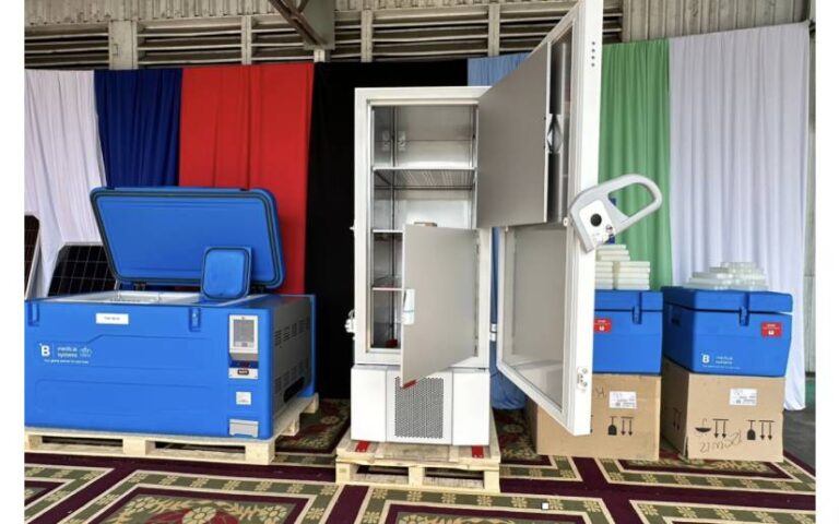 Minsa entrega equipos para almacenamiento y traslado de vacunas a bajas temperaturas