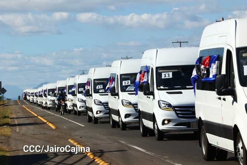 Microbuses de lujo provenientes de China.