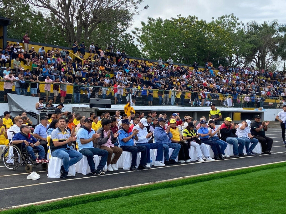 Inauguran pista de atletismo