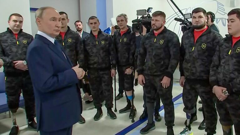 Combatientes en rehabilitación visitados por presidente ruso