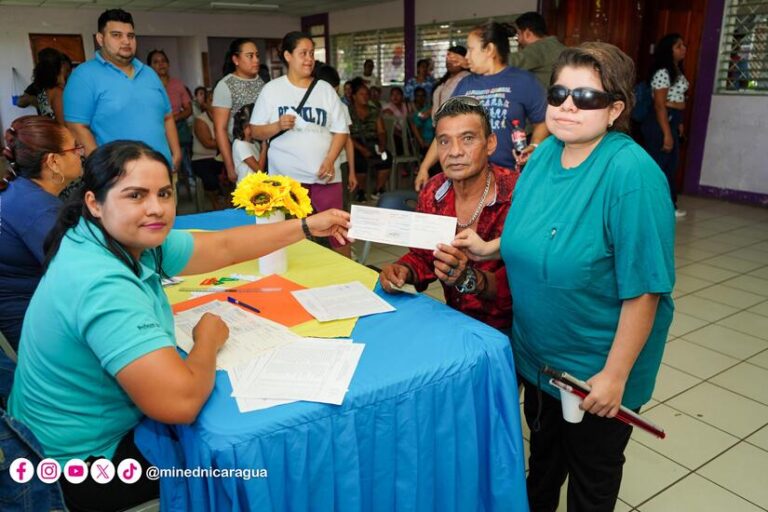 Entregan Bono Presidencial Escolar en el Melania Morales