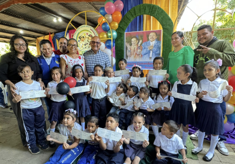 FES y Juventud Sandinista acompañan entrega de Bono Presidencial Escolar