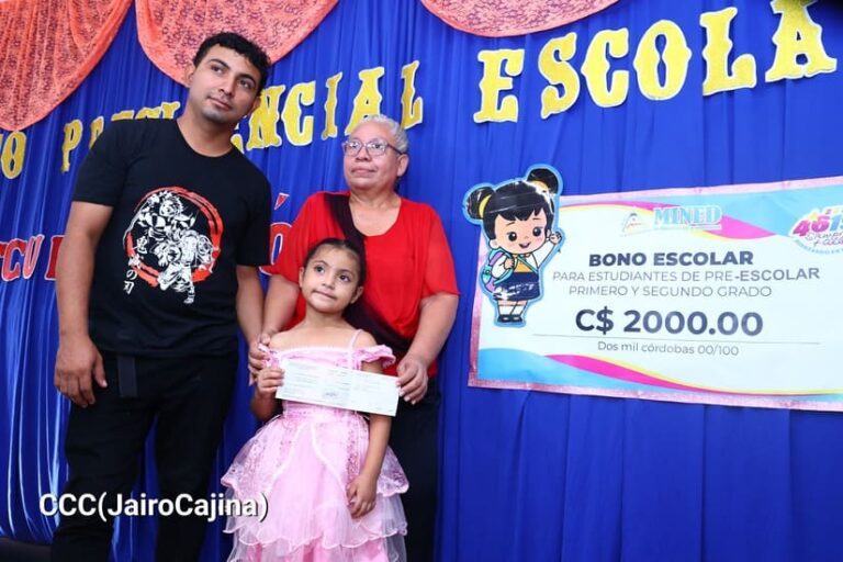 Bono Presidencial Escolar es entregado