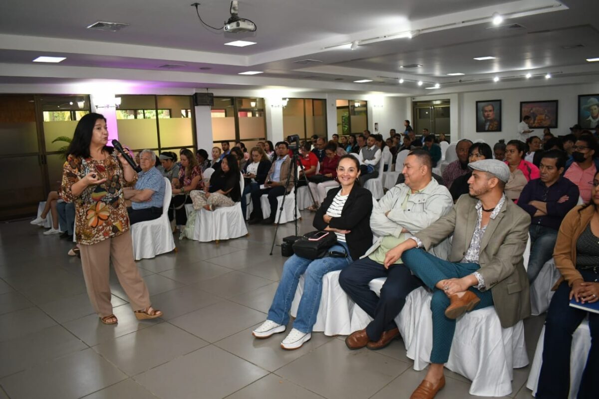 Conferencia Magistral contó con más de 3 mil docentes