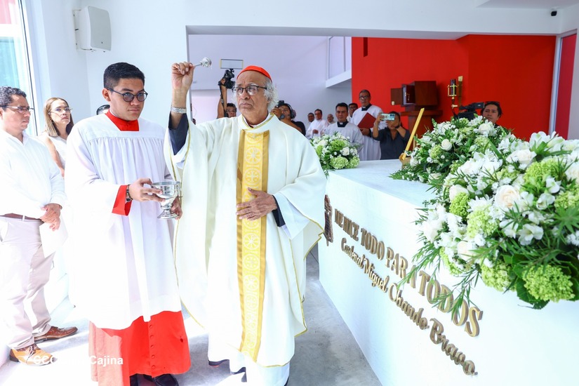 Unica consagra la Capilla María Auxiliadora