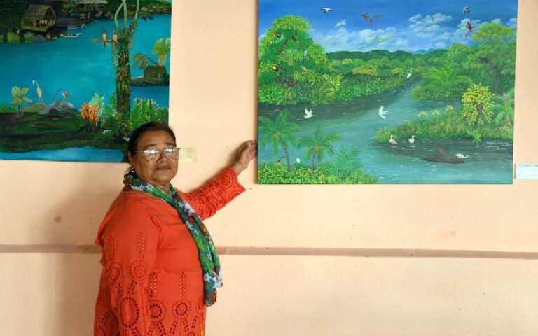 Compañera Elena Pineda, destacada artista de pintura primitivista recibe visita de acompañamiento del Marena