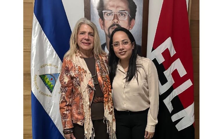 Embajada de Nicaragua en República Dominicana recibe visita de la Compañera Vicenta Vélez de Caamaño