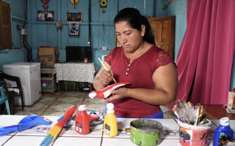 Empredimiento artesanal con madera de bálsamo en Río San Juan