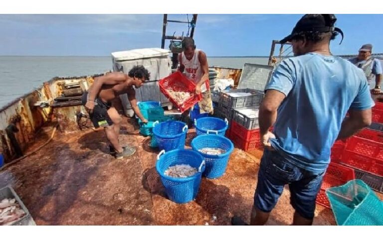 Inpesca realiza inspección a embarcación industrial camaronera en Bluefields